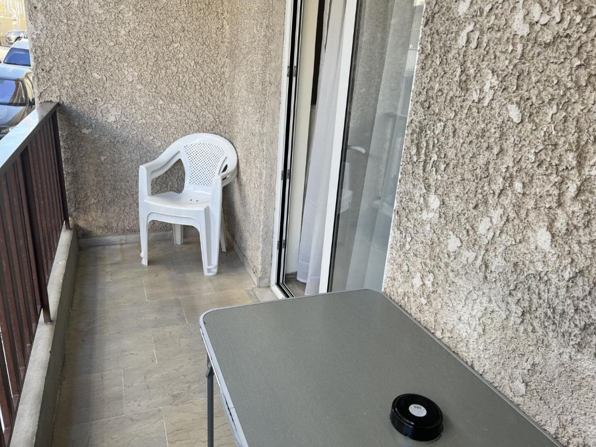 Appartement Retro At Pagrati à Athènes Extérieur photo